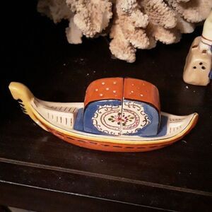 Salt pepper shaker venice gondola boat japan